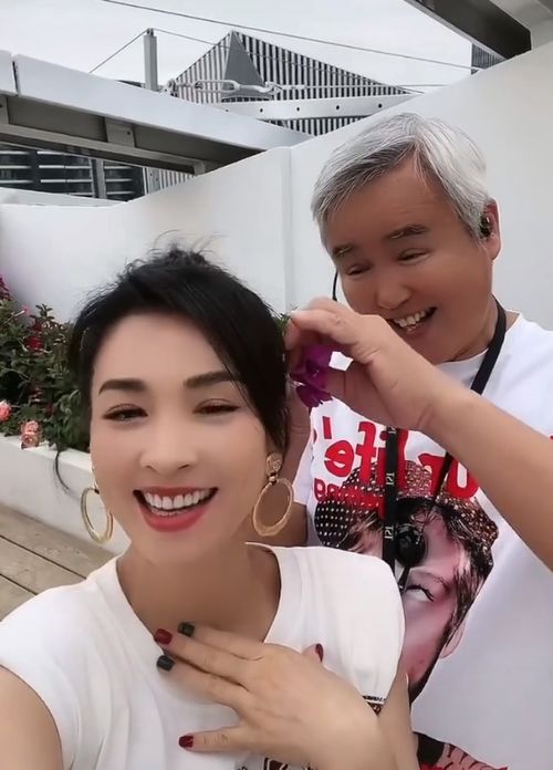 揭秘明星妈妈们的年轻秘密：杨幂妈妈61岁庆生现场照曝光