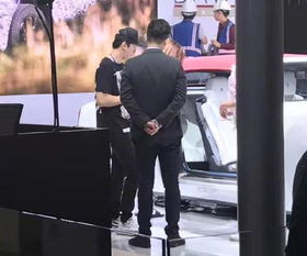 周杰伦林志颖现身上海F1大奖赛，与赛车的梦幻联动