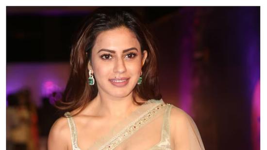 震惊！32岁印度女演员机场“人肉”走私黄金近15公斤