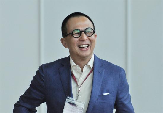 李嘉诚儿子现身北京：一场豪门背后的家族传承与责任