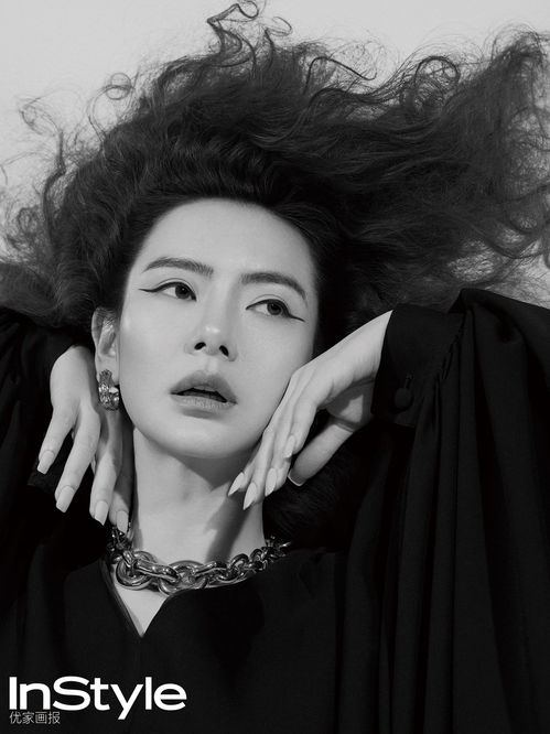 MINJI红发：从微博V影响力峰会到顶流博主的崛起之路