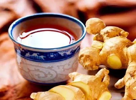 宝妈为让女儿少吃糖，用生姜做棒棒糖：甜蜜的负担与爱的智慧