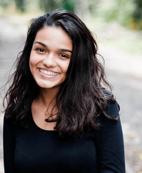 迪士尼新版《白雪公主》：2.7亿美元的灾难还是现代童话的尝试？