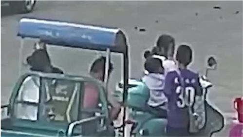 小孩误启动三轮车酿悲剧：责任谁来承担？