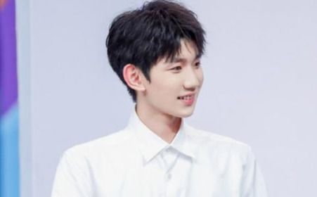 王源与潮石主办的那些事：从演唱会到品牌合作的深度解析