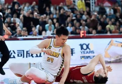 CBA赛场风波：许钟豪被罚3万背后的故事