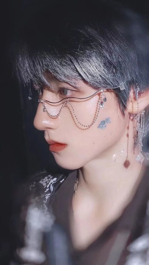 Prada 朱志鑫：从小众到顶流的时尚逆袭之路