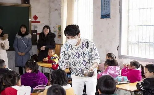 希望小学花一万四买相机仅值六百？背后真相让人深思