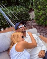 老虎伍兹与特朗普前儿媳的恋情：一场跨越体育与政治的绯闻