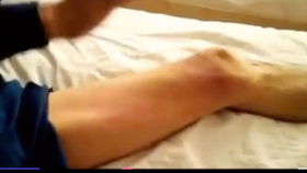 女子睡觉腿部不适确诊不宁腿综合征：从我到你的健康警钟