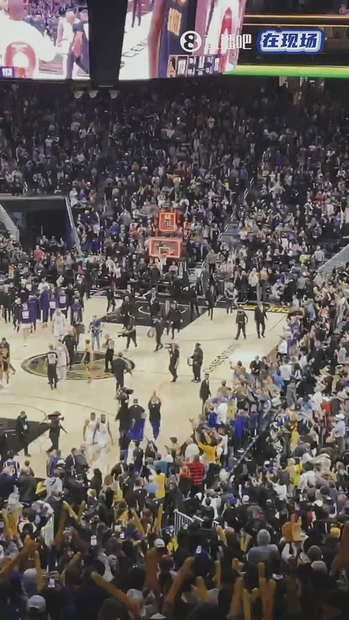 国足现场响起哪吒BGM：球迷的激情与感动