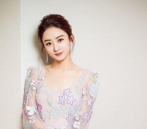 赵丽颖的害羞魅力：从自拍到辟谣，她的每一次亮相都让人着迷