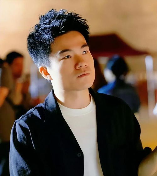 董宇辉的舞蹈天分与成长烦恼：从直播到舞台