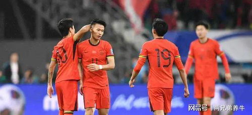 国足首发：韦世豪领衔 塞鸟替补 谁才是中场核心？