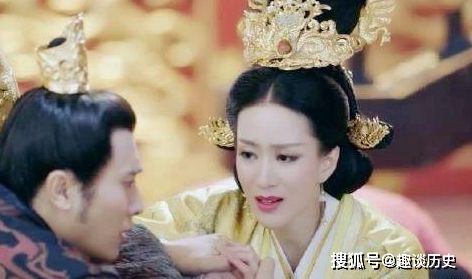 命运的枷锁：美丽聪颖的她成为皇妃后的苦楚与挣扎