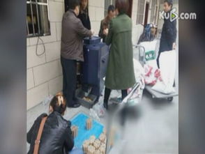 单亲妈妈背女送外卖两年后买房：生活的苦与甜