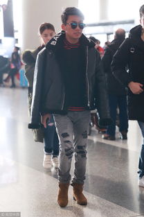 王宝强机场变身潮男：从朴实到时尚的蜕变之路