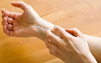 湿疹、桃花与情愫：一场关于挣扎的心灵旅程