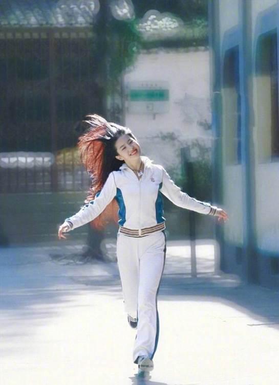 赵雅芝72岁正是跑马拉松的年纪：她用行动诠释了何为不老女神