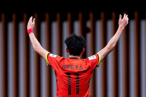 国足23人名单出炉：王钰栋穿11号，塞鸟改穿6号，李源一遗憾落选