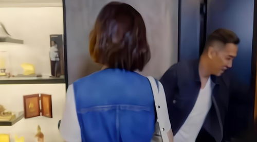 老人被小18岁前妻引诱复婚崩溃：爱与婚姻的复杂博弈