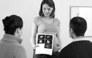 揭秘代孕背后：高学历妈妈的无奈与灰色地带