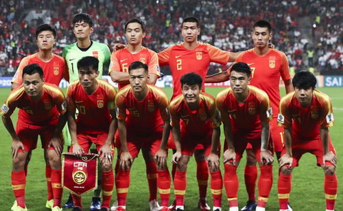 战术混乱！国足主场失利背后的心理包袱