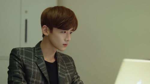 宋轶白敬亭同款眼镜背后：一场关于时尚与品味的邂逅