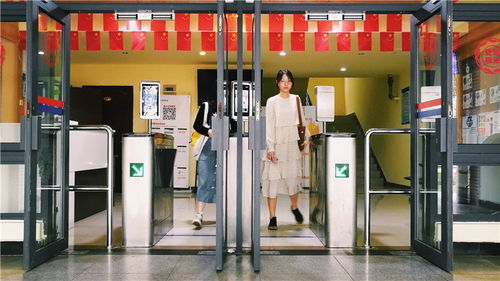 地震逃生时刷脸刷卡出闸机，安全与科技的平衡点在哪？