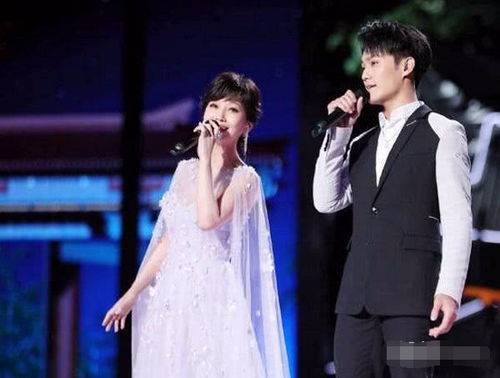 72岁赵雅芝跑马拉松，儿子黄恺杰贴心守护，明星阵容闪耀赛道