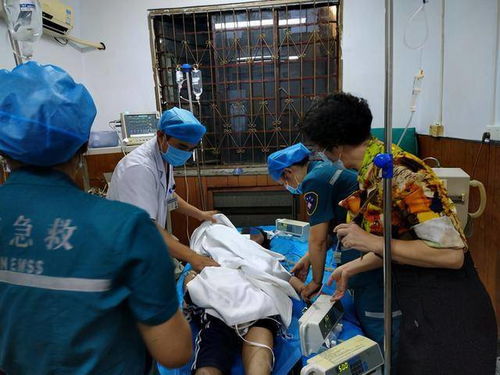 那一刻，学生们用行动诠释了爱与责任