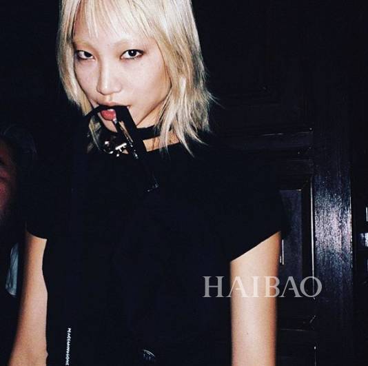 权志龙又染银发了：潮流偶像的时尚选择还是另有隐情？