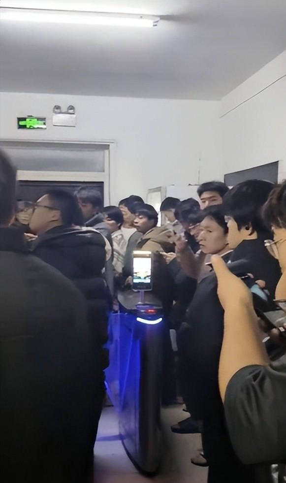 高校辟谣地震时宿管没开门：真相竟是这样