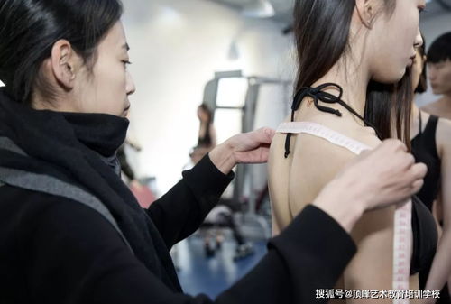 艺考被擦妆5次的女生终成状元，校方回应来了！