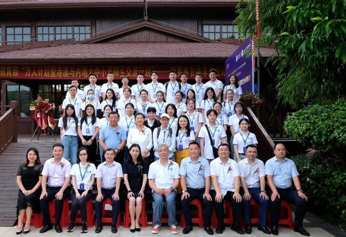 全校师生仅1800人却花24万买餐盘，背后真相竟是这样！