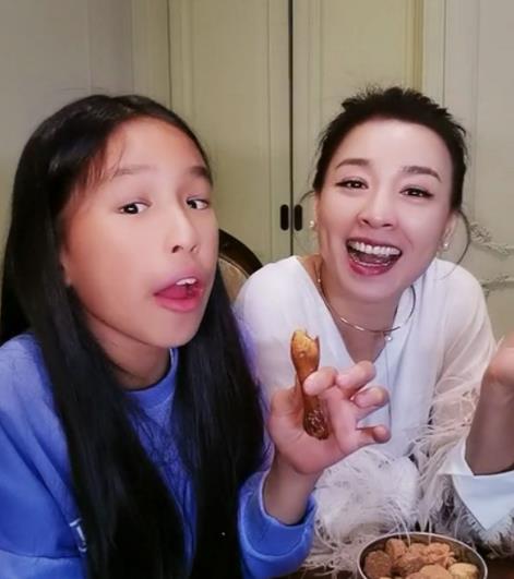 张庭女儿回应外貌争议：成长中的真实与误解