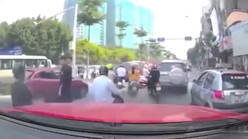 广东一女子身高1.6米却仅50斤，背后真相令人揪心