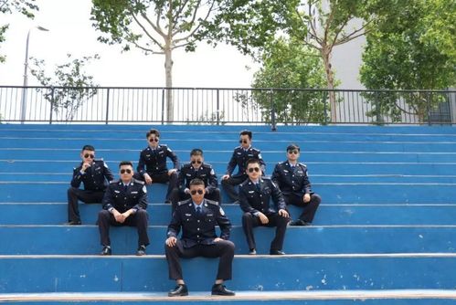 98年警校女生选择泰山陪爬月入2万：高强度工作背后的真相