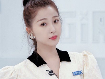 虞书欣方发文报平安：成长路上的委屈与坚强