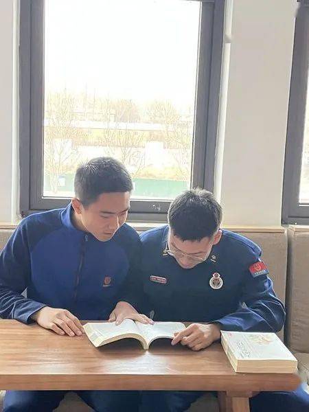 蓝朋友春日新品季：一场甜蜜与潮流的碰撞