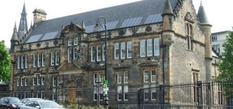 从30层高楼逃生的留学生：绝望中的生命奇迹