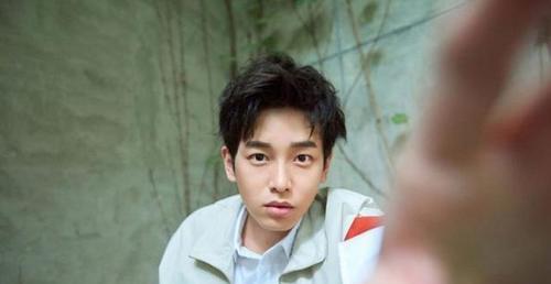 彭昱畅的蜕变之路：从邻家男孩到帅气男神