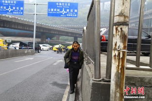 上海最窄人行道仅10厘米宽：居民生活受影响，整改迫在眉睫