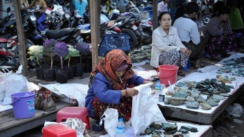 中国玉石商困于缅甸地震重灾区，亲历者讲述生死瞬间