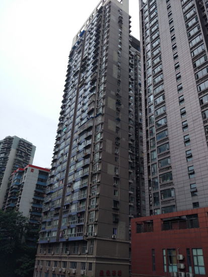 重庆一小区房东私自扩建商铺上千平米？官方已介入调查