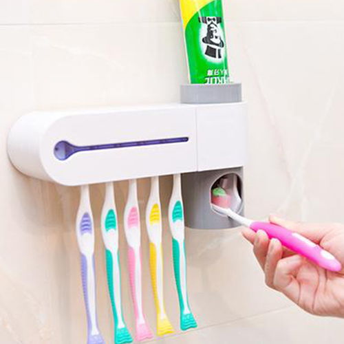 牙刷被同学刷厕所拖把，学校坚称“非霸凌”：家长的无奈与抗争