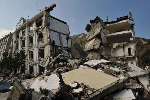 缅甸地震：一把巨刀切入地球，见证胞波情谊的星夜驰援