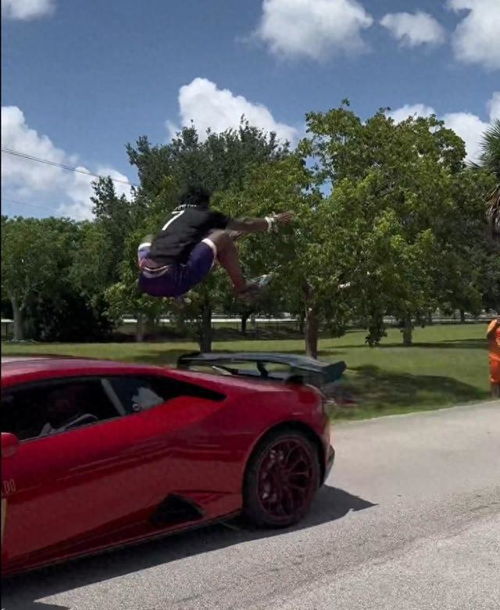 甲亢哥中国行直播翻译事故引发热议，如何理性看待这一事件？