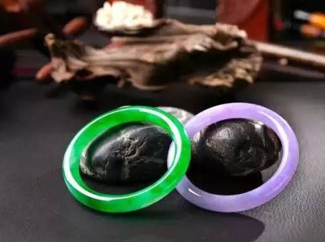 翡翠摊主的地震瞬间：高货在手，生命无忧