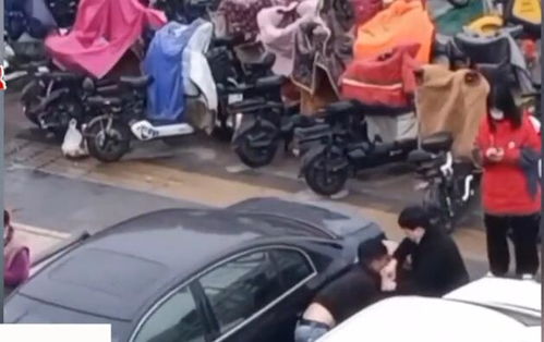 女子抢车位自称“正军级”？警方回应来了